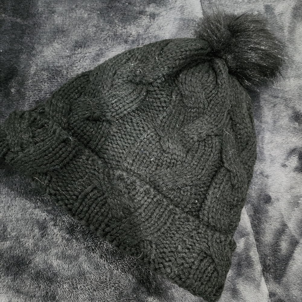 Winter beanie with pom